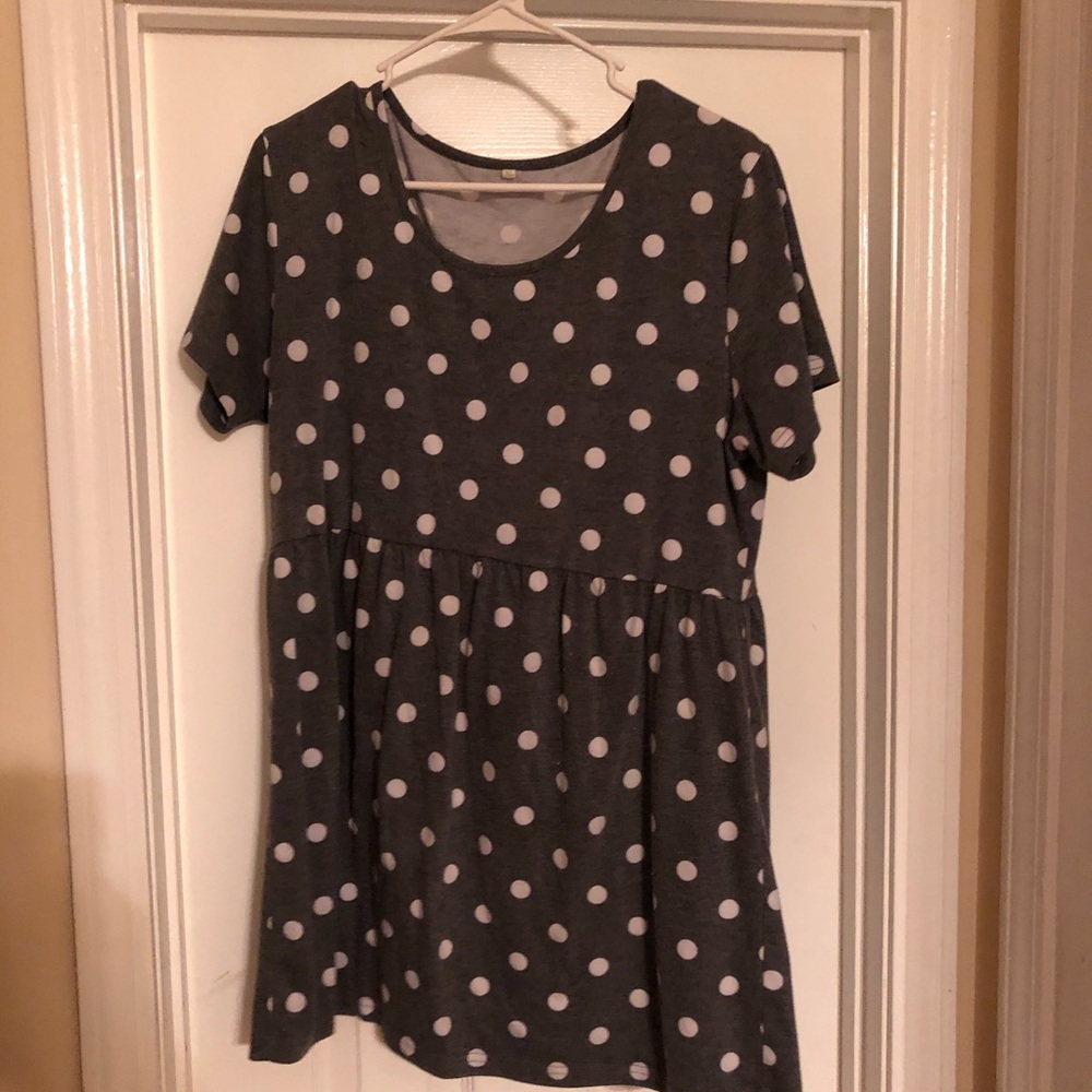 Maternity shirt. No brand. Size XL